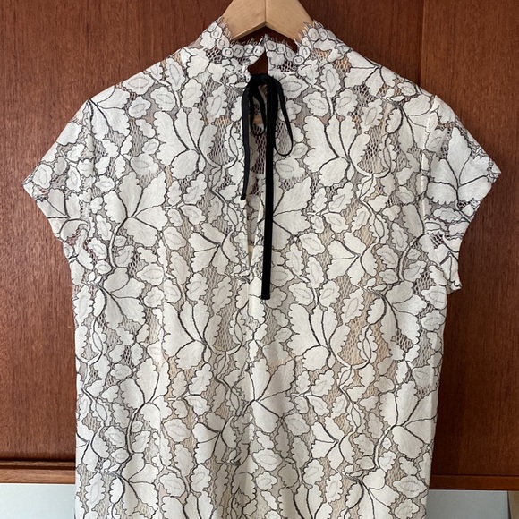 H&M lace knee high cap sleeve dress w/ back black velvet bowtie. Size 12. - Picture 7 of 10